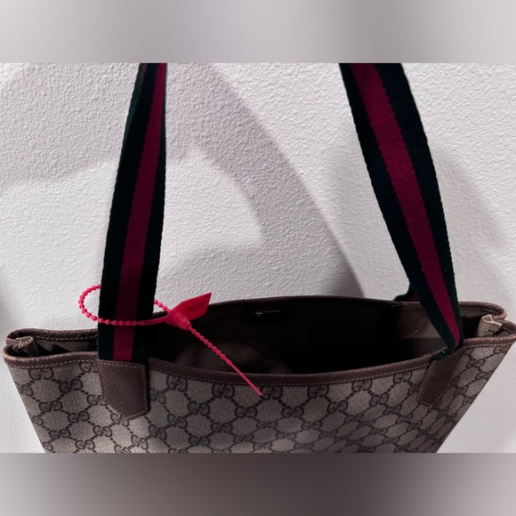 Gucci Supreme Web Tote - Picture 7 of 11